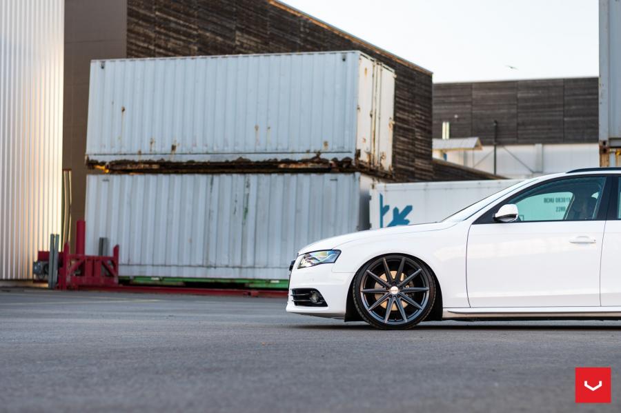 Детали экстерьера Audi A4 Avant on Vossen Wheels (VFS10) 2017 года  (фото 12 из 23)